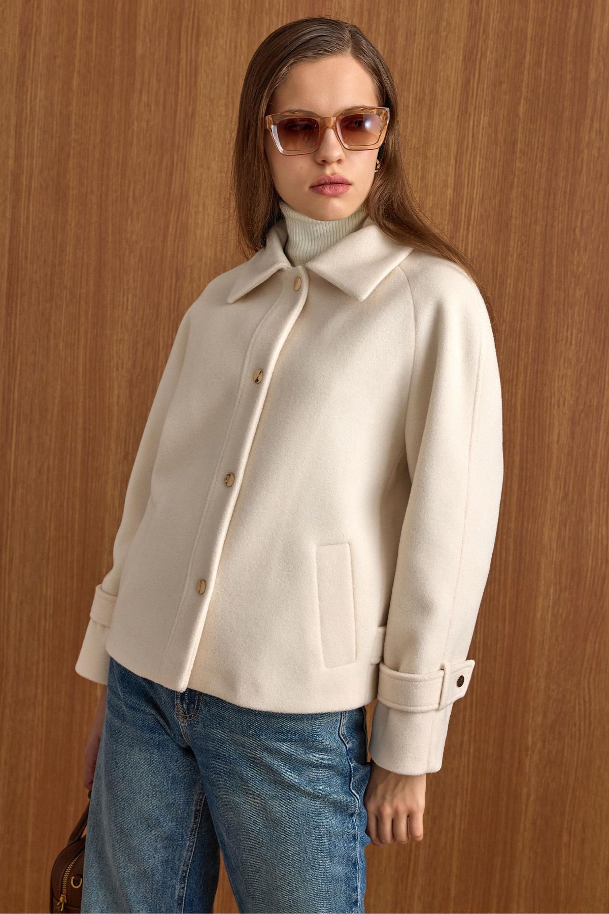 Çıt Çıt Kapamalı Pat Detaylı Kısa Kaban EKRU 3163