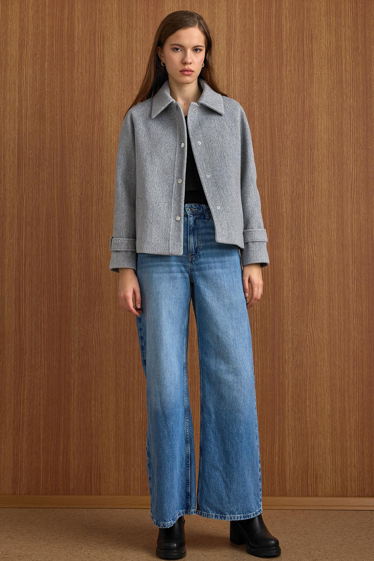 Çıt Çıt Kapamalı Pat Detaylı Kısa Kaban AÇIK GRİ 3163