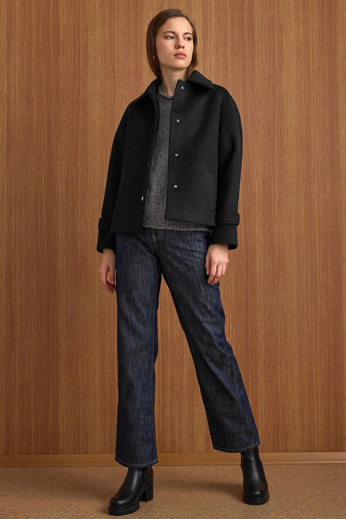 Çıt Çıt Kapamalı Pat Detaylı Kısa Kaban SİYAH 3163