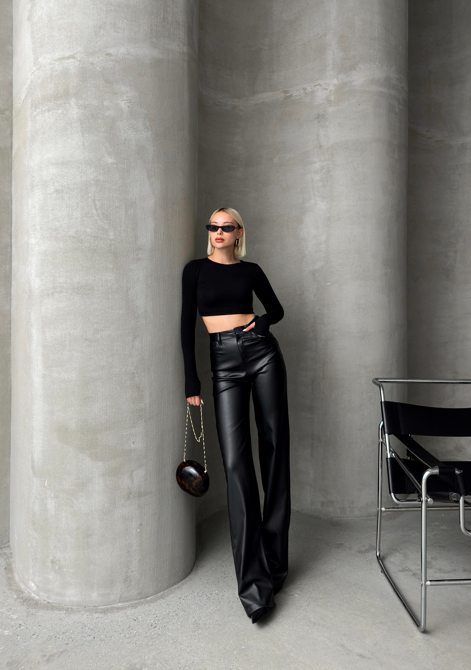 Deri Görünümlü Geniş Paça Pantolon SİYAH 7564