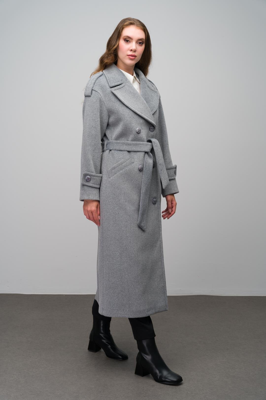 معطف كبير الحجم بأكمام منخفضة وتفاصيل كتف مزدوجة الصدر أ.جري 3062