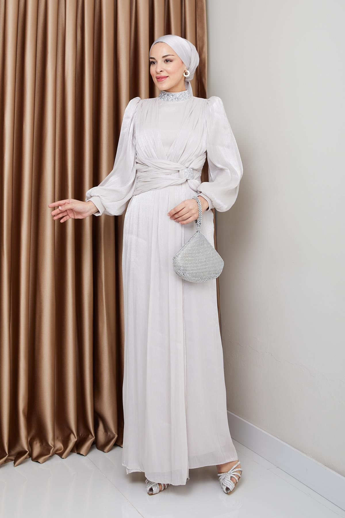 Fiyonk ve Yakası Taş Bezeli Yoryo İpek Tesettür Abiye Elbise TAŞ 1236