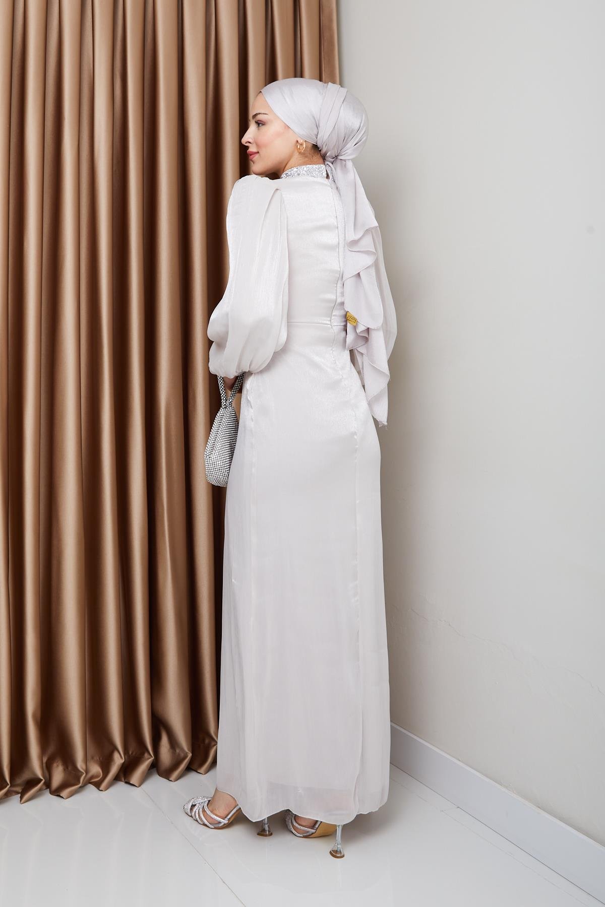 Fiyonk ve Yakası Taş Bezeli Yoryo İpek Tesettür Abiye Elbise TAŞ 1236