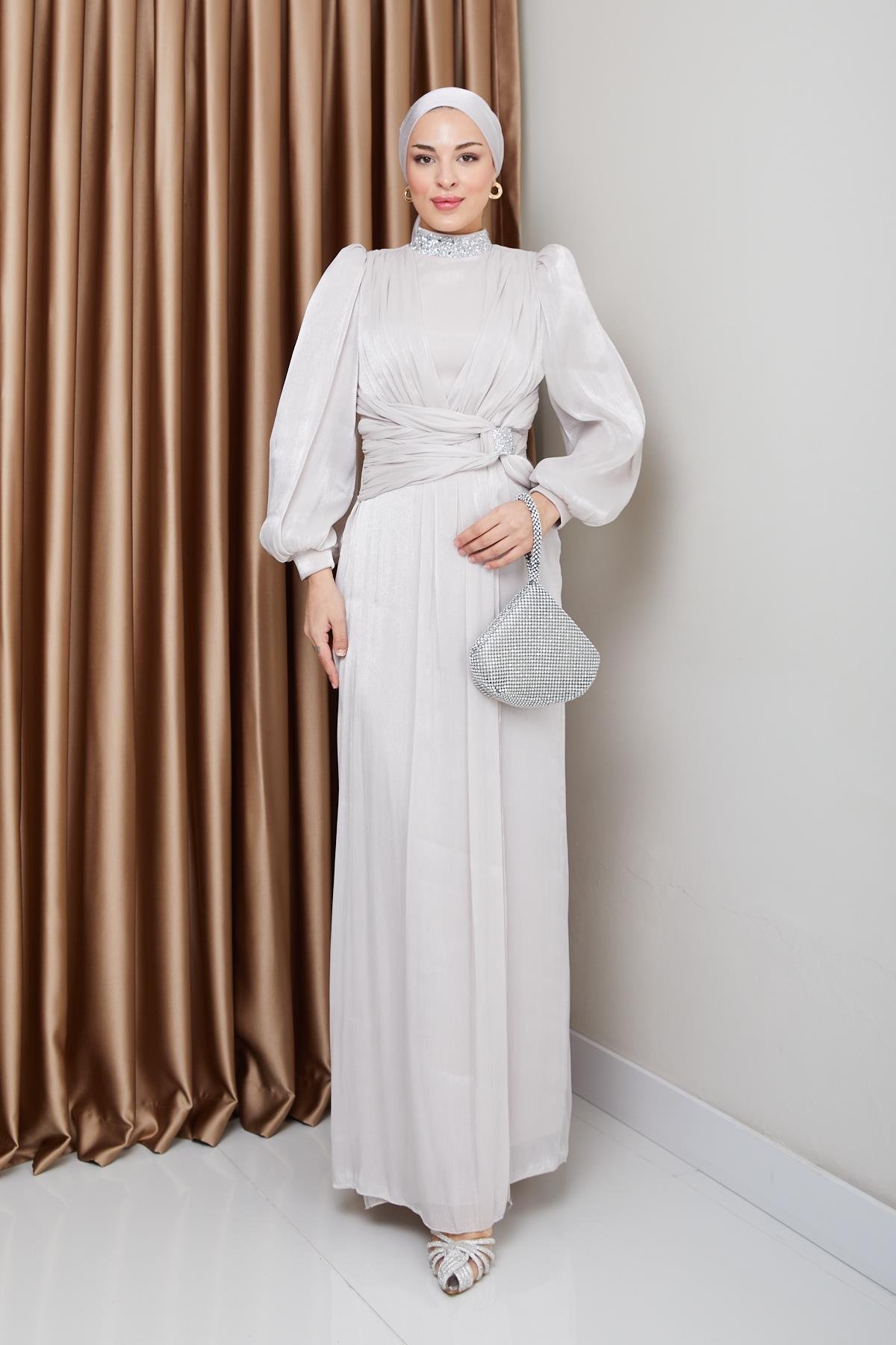 Fiyonk ve Yakası Taş Bezeli Yoryo İpek Tesettür Abiye Elbise TAŞ 1236