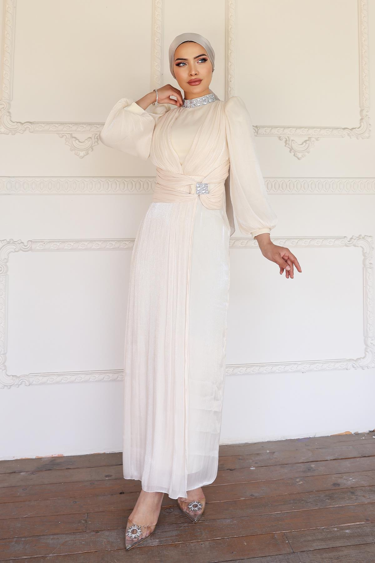 Fiyonk ve Yakası Taş Bezeli Yoryo İpek Tesettür Abiye Elbise FİL DİŞİ 1236