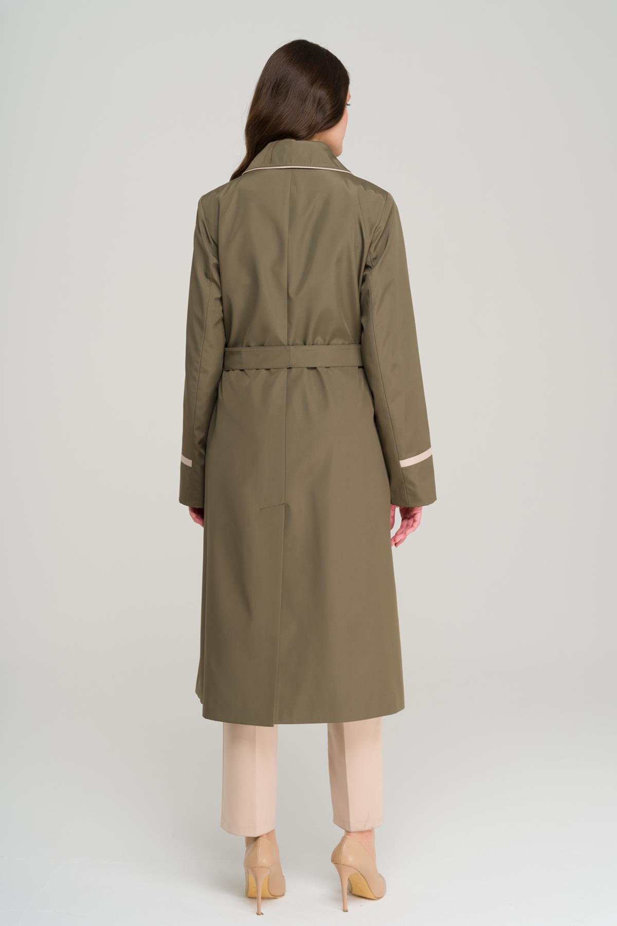 Gömlek Yaka Biye ve Pelerin Detaylı Büyük Beden Trençkot HAKİ 4301