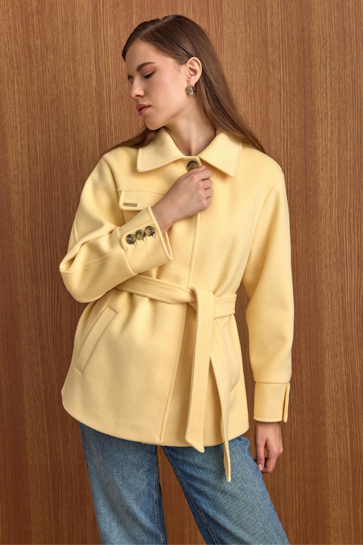 Gömlek Yaka Kuşak Detaylı Oversize Kısa Kaban SARI 3155