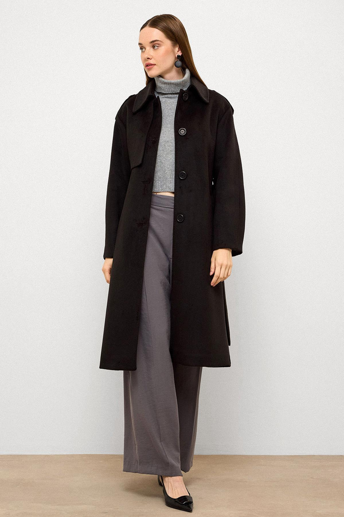 معطف فاخر مع ياقة قميص وتفاصيل غرزة منقطة أسود 3125