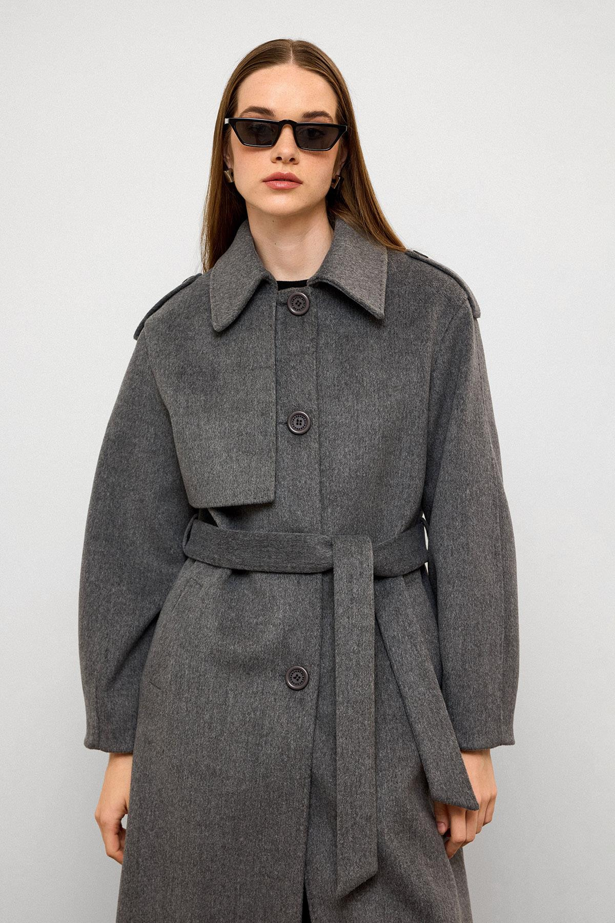 معطف فاخر مع ياقة قميص وتفاصيل غرزة منقطة رمادي 3125