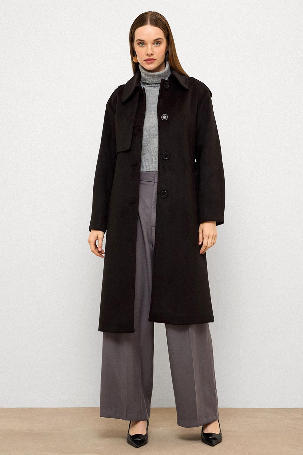 معطف فاخر مع ياقة قميص وتفاصيل غرزة منقطة أسود 3125