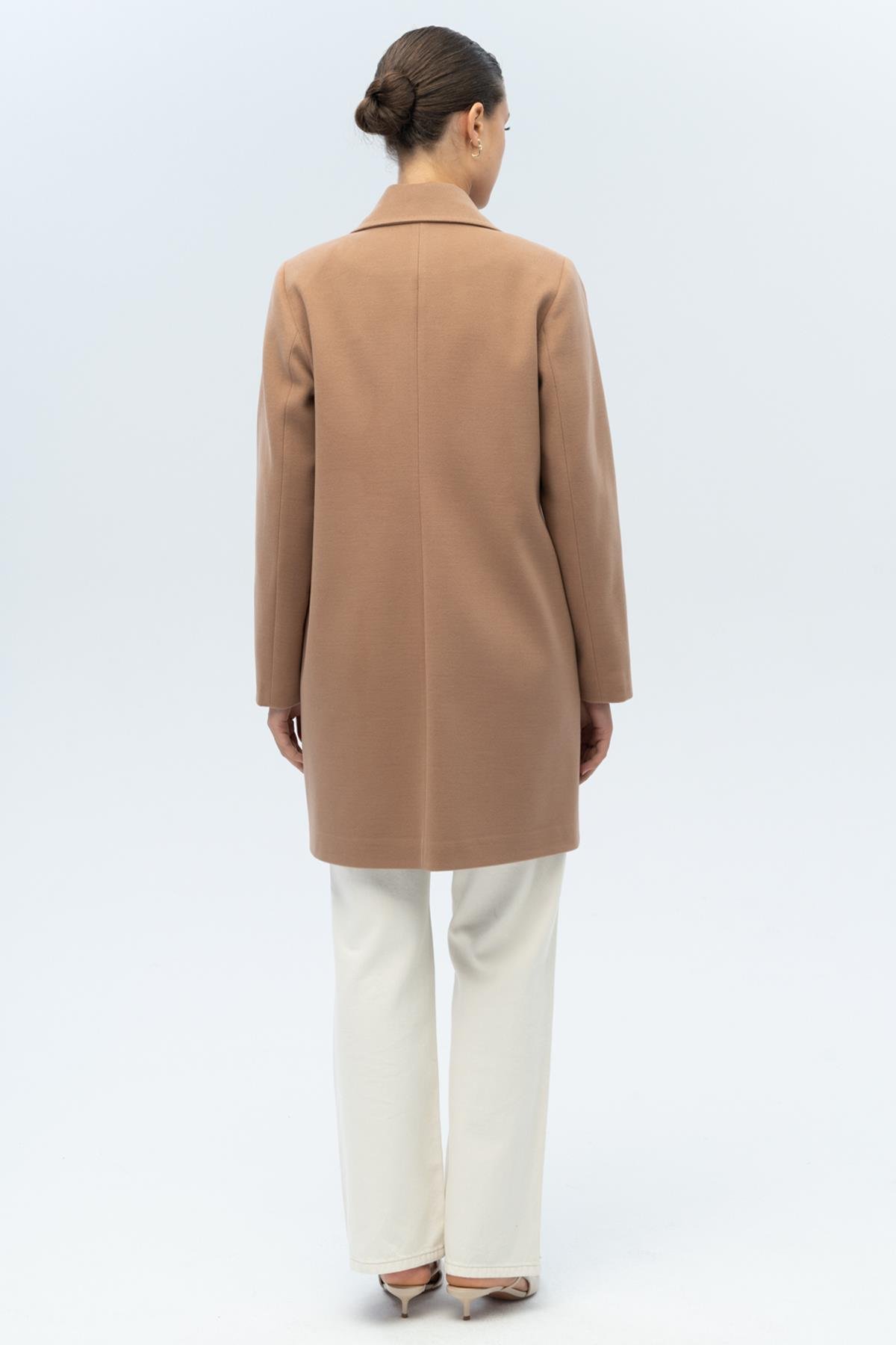 Gömlek Yaka Torba Cep Detaylı Büyük Beden Kaban KAMEL 3132