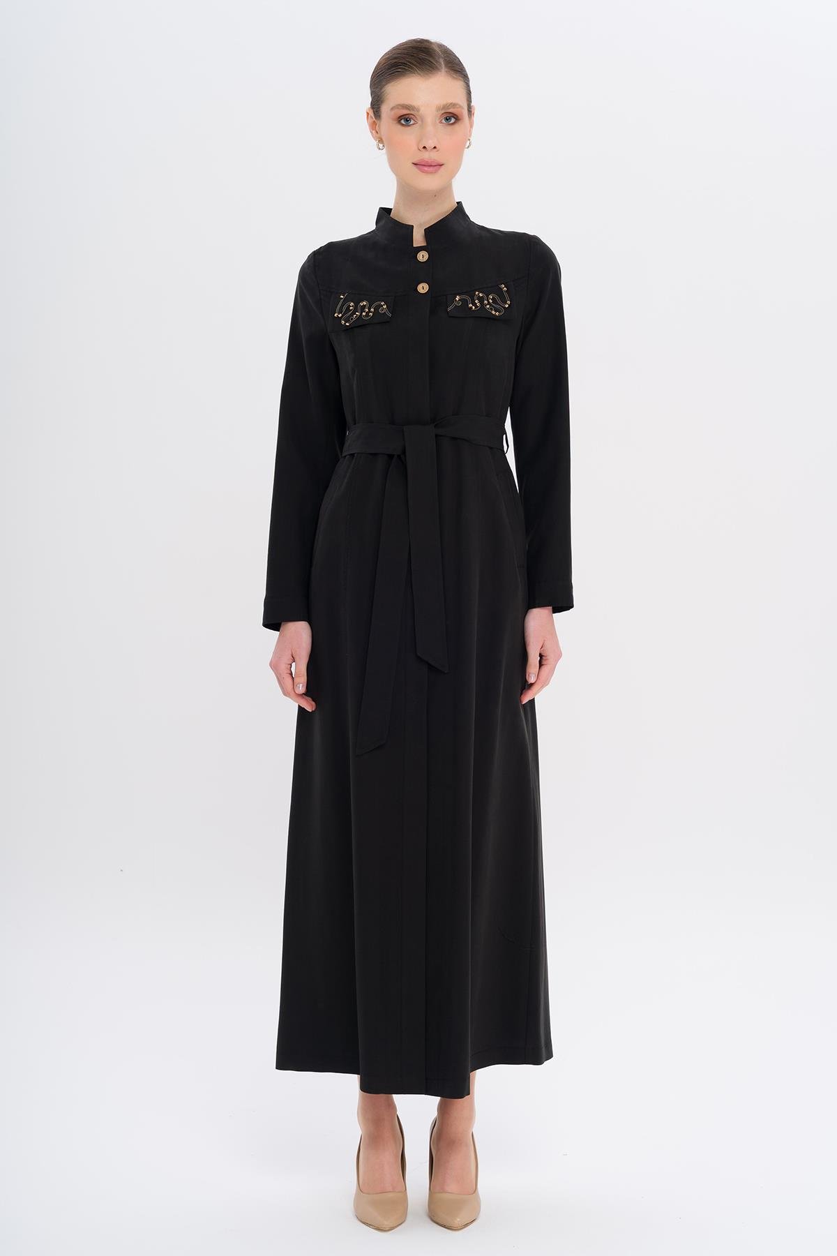 معطف علوي من المودال غير المبطن مع تفاصيل تطريز وخرز على شكل طوق القاضي أسود 6728