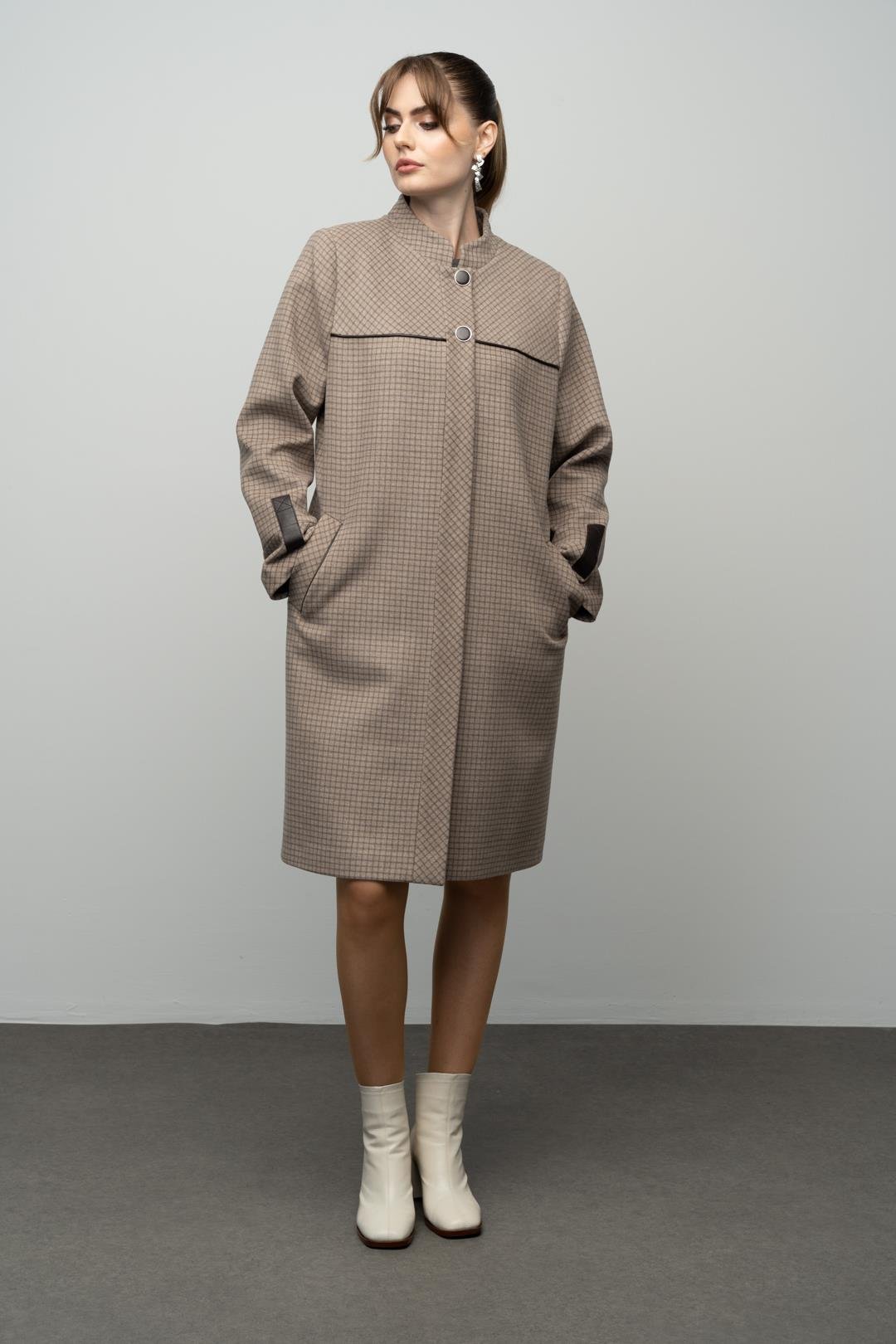 Hakim Yaka Kare Desenli Büyük Beden Kaşmir Kaban VİZON 3026