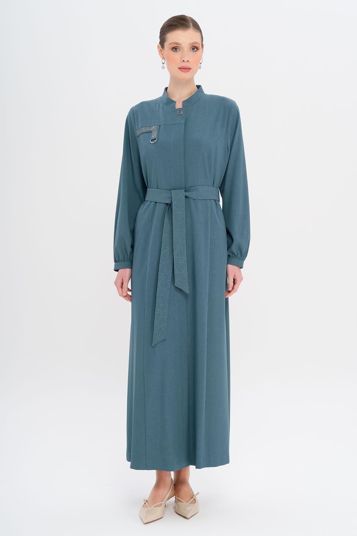 معطف بدون بطانة بياقة جد مع تفاصيل حجرية ونقشة مثل 6716