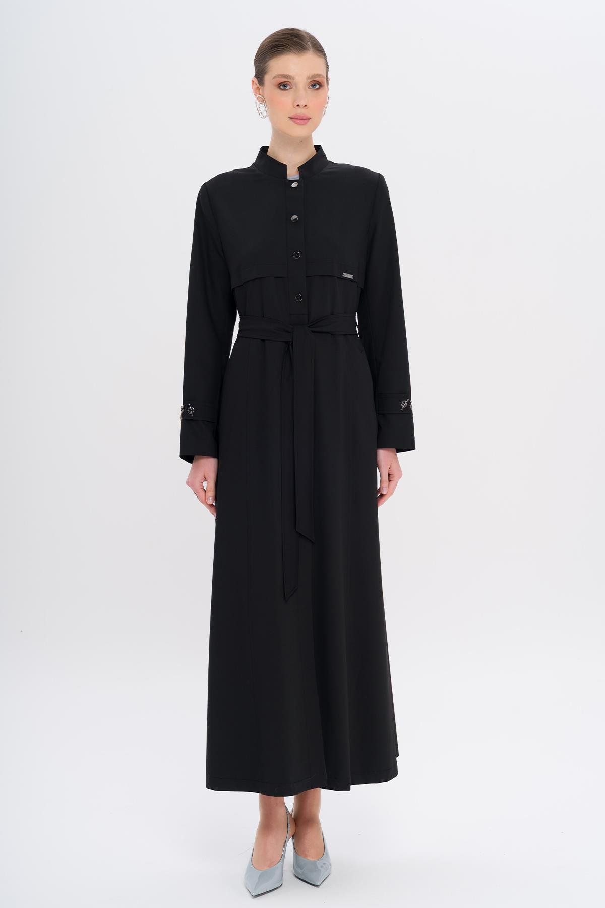 معطف علوي مبطن بياقة القاضي مع سلسلة إكسسوار أسود 6742