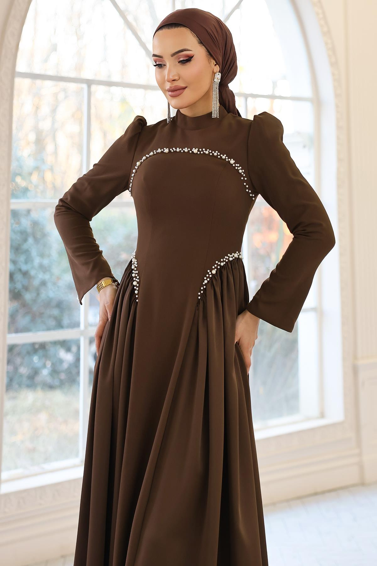 İnci Detaylı Krep ve Saten Kombinli Kloş Tesettür KAHVE 1686