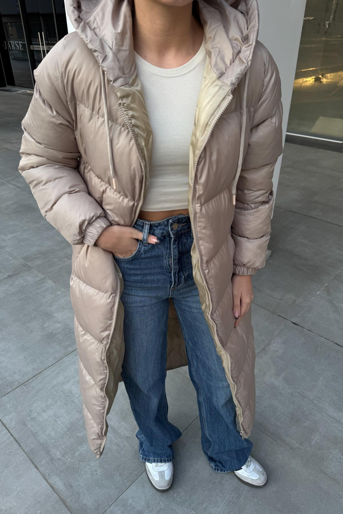 Kapüşon Detaylı Fermuarlı Uzun Şişme Mont BEJ 6668