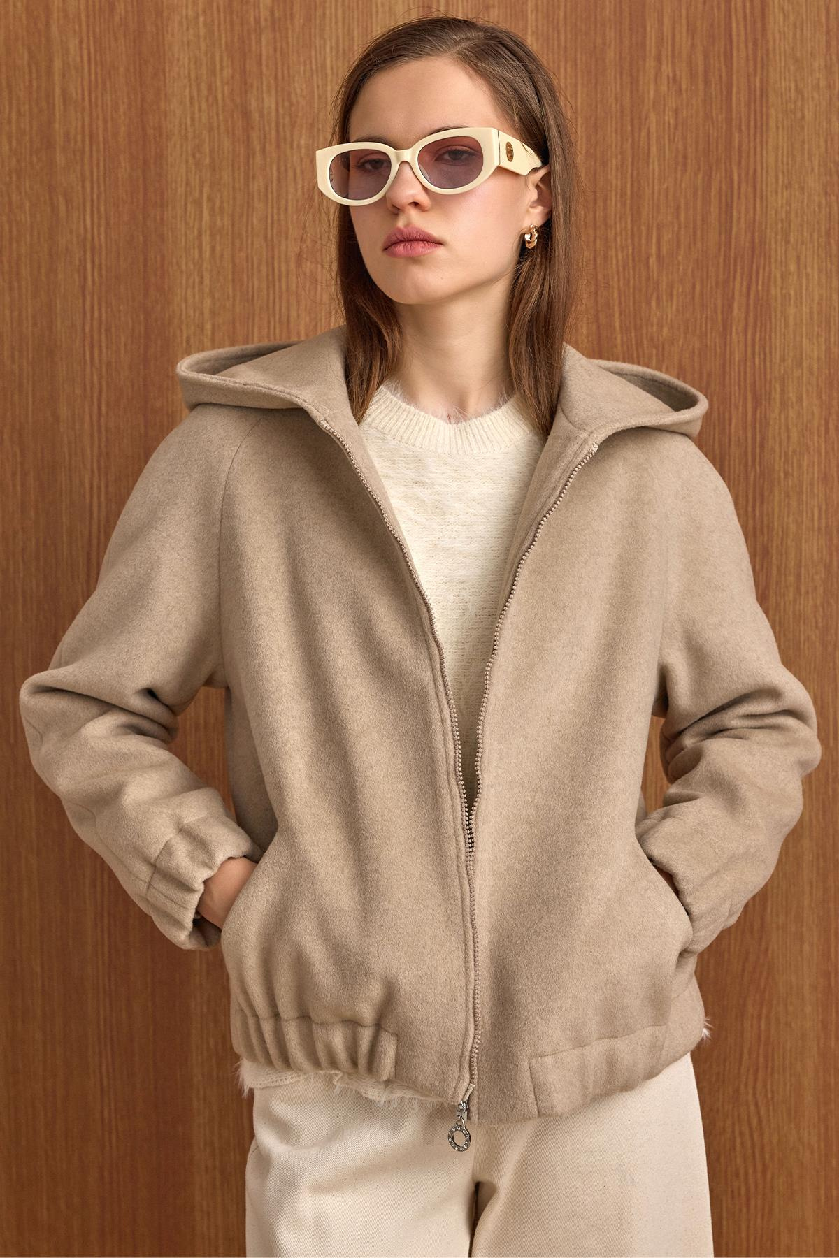 Kapüşonlu Beli Lastikli Oversize Kısa Kaban TAŞ 3162