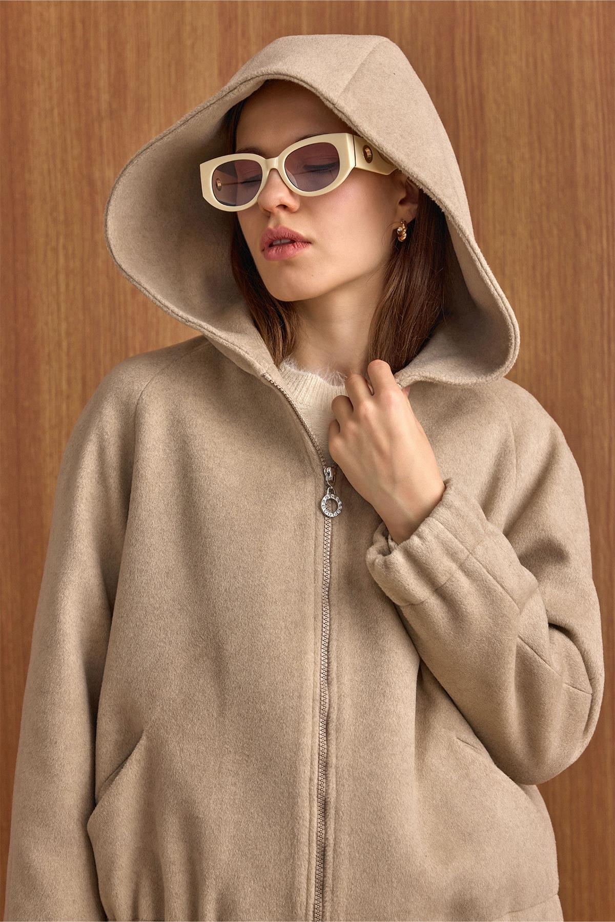 Kapüşonlu Beli Lastikli Oversize Kısa Kaban TAŞ 3162