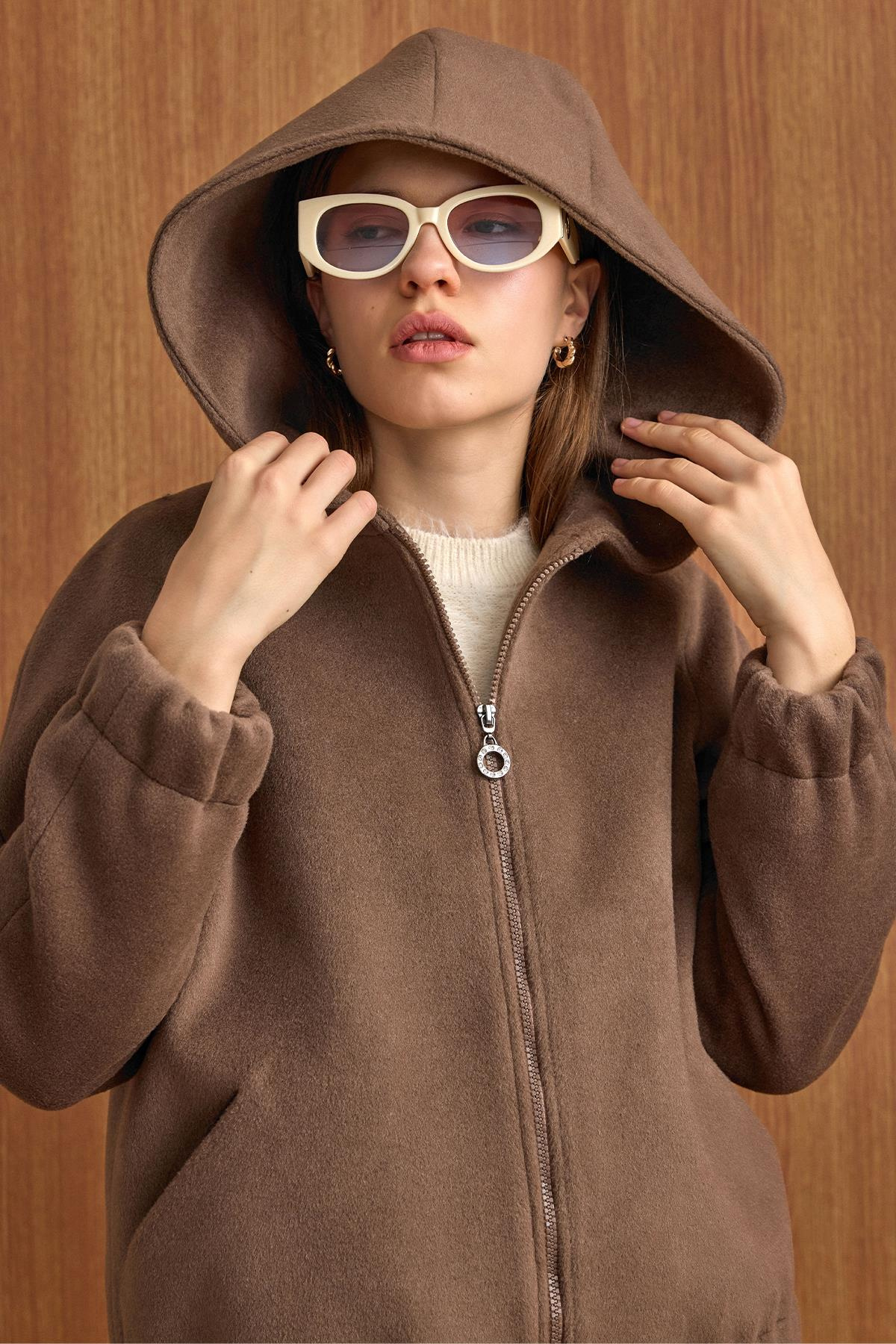 Kapüşonlu Beli Lastikli Oversize Kısa Kaban VİZON 3162