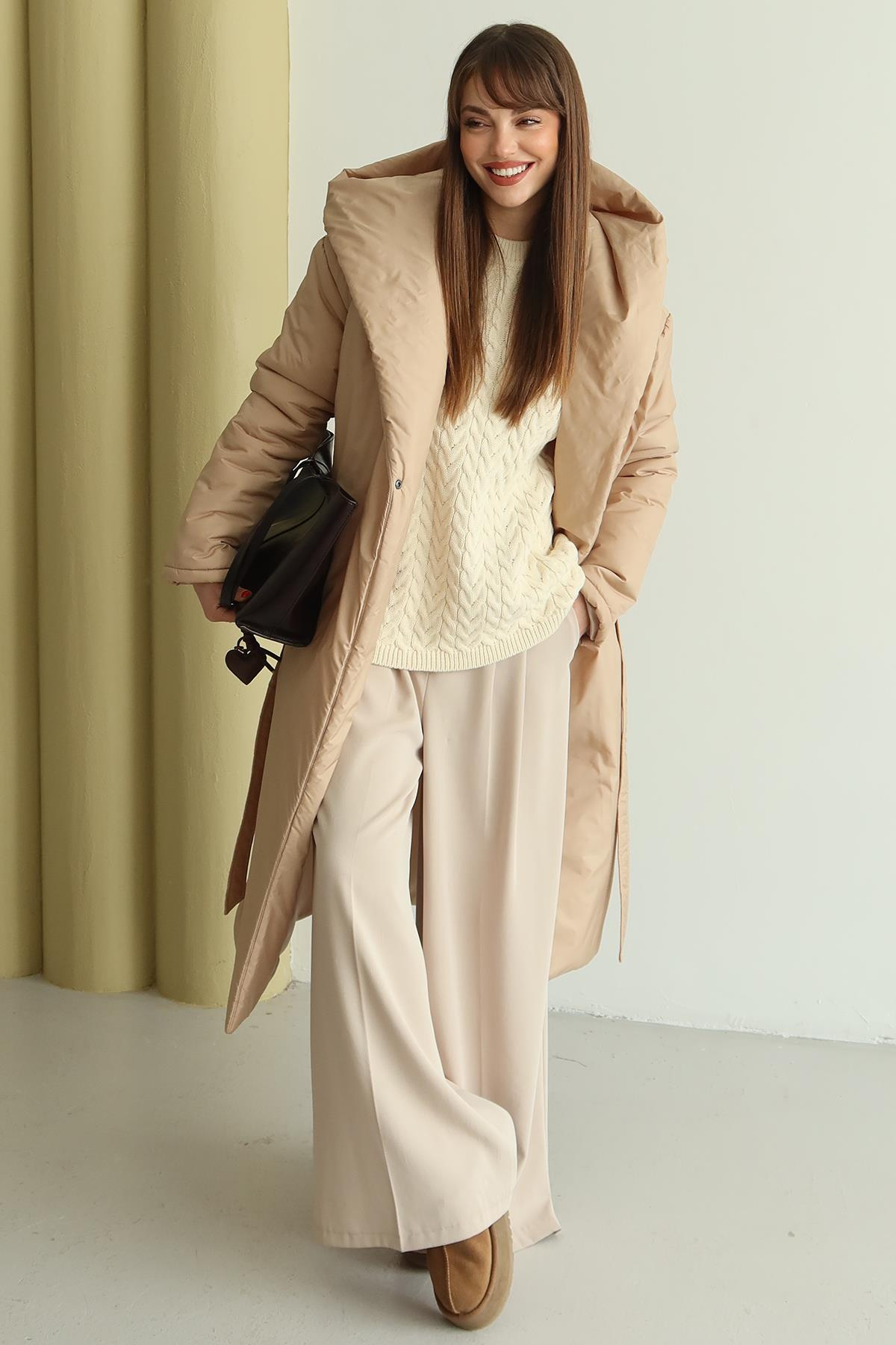 Kapüşonlu Çıt Çıt Kapamalı Elyaflı Uzun Mont BEJ 6815