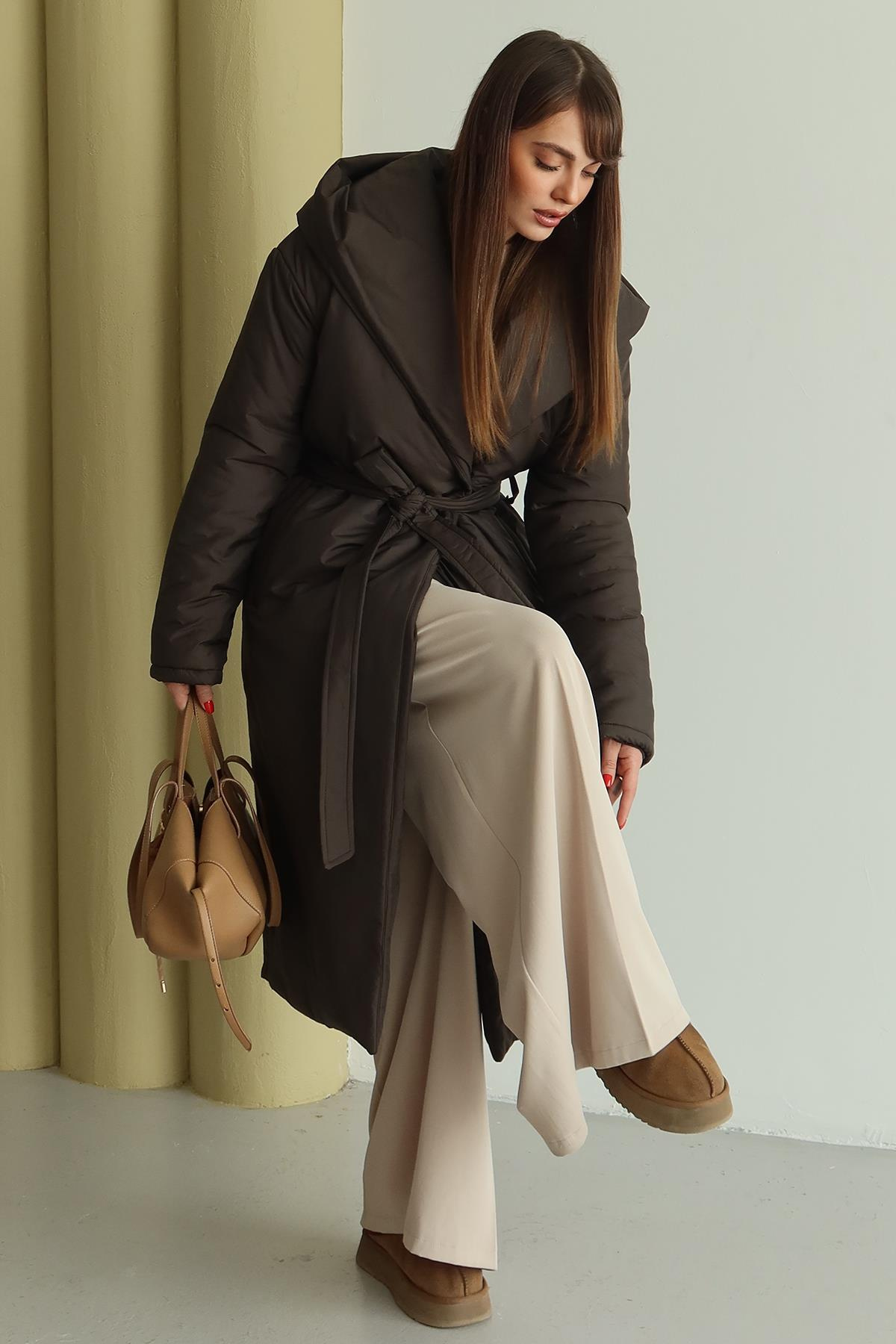 Kapüşonlu Çıt Çıt Kapamalı Elyaflı Uzun Mont KAHVE 6815