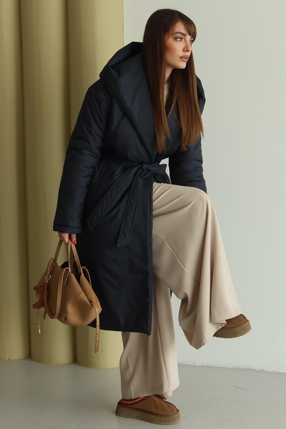 Kapüşonlu Çıt Çıt Kapamalı Elyaflı Uzun Mont LACİVERT 6815