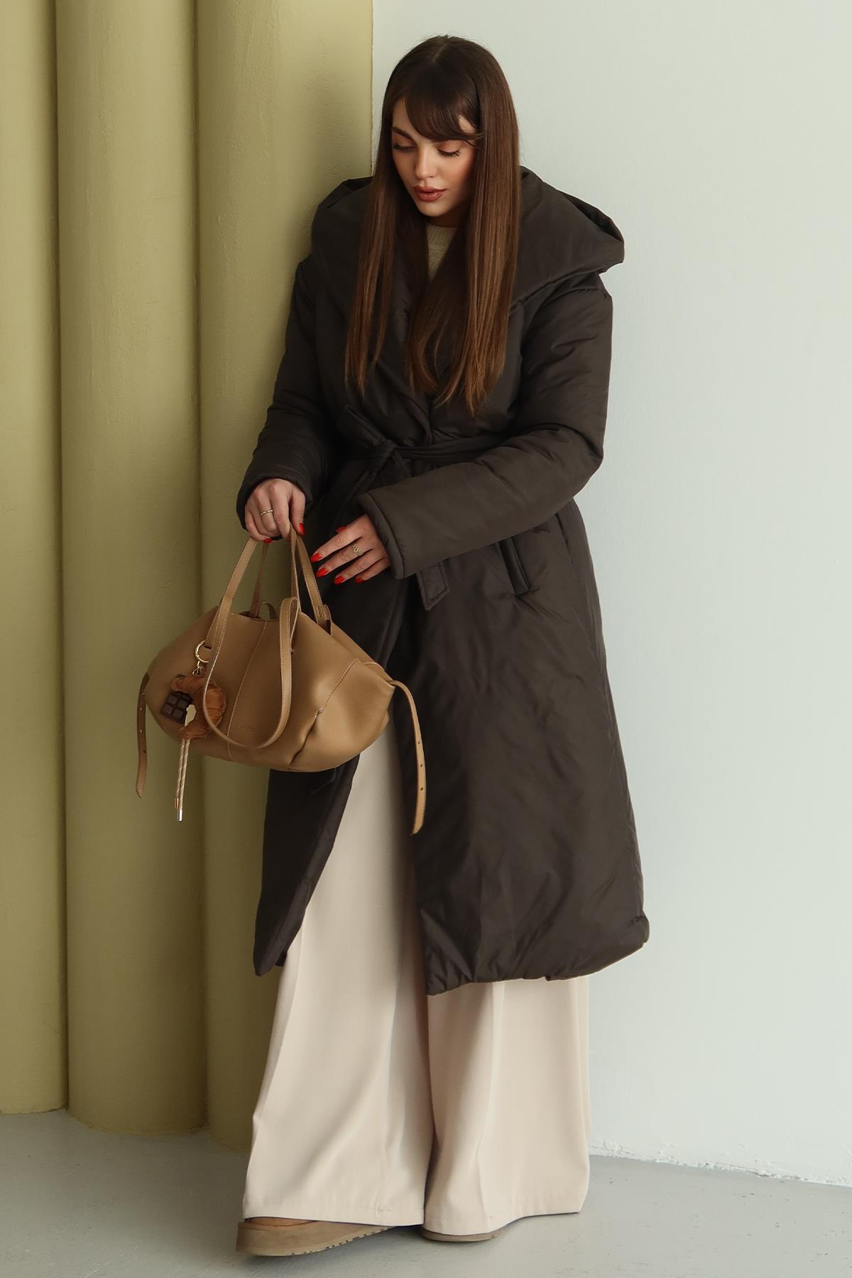 Kapüşonlu Çıt Çıt Kapamalı Elyaflı Uzun Mont KAHVE 6815