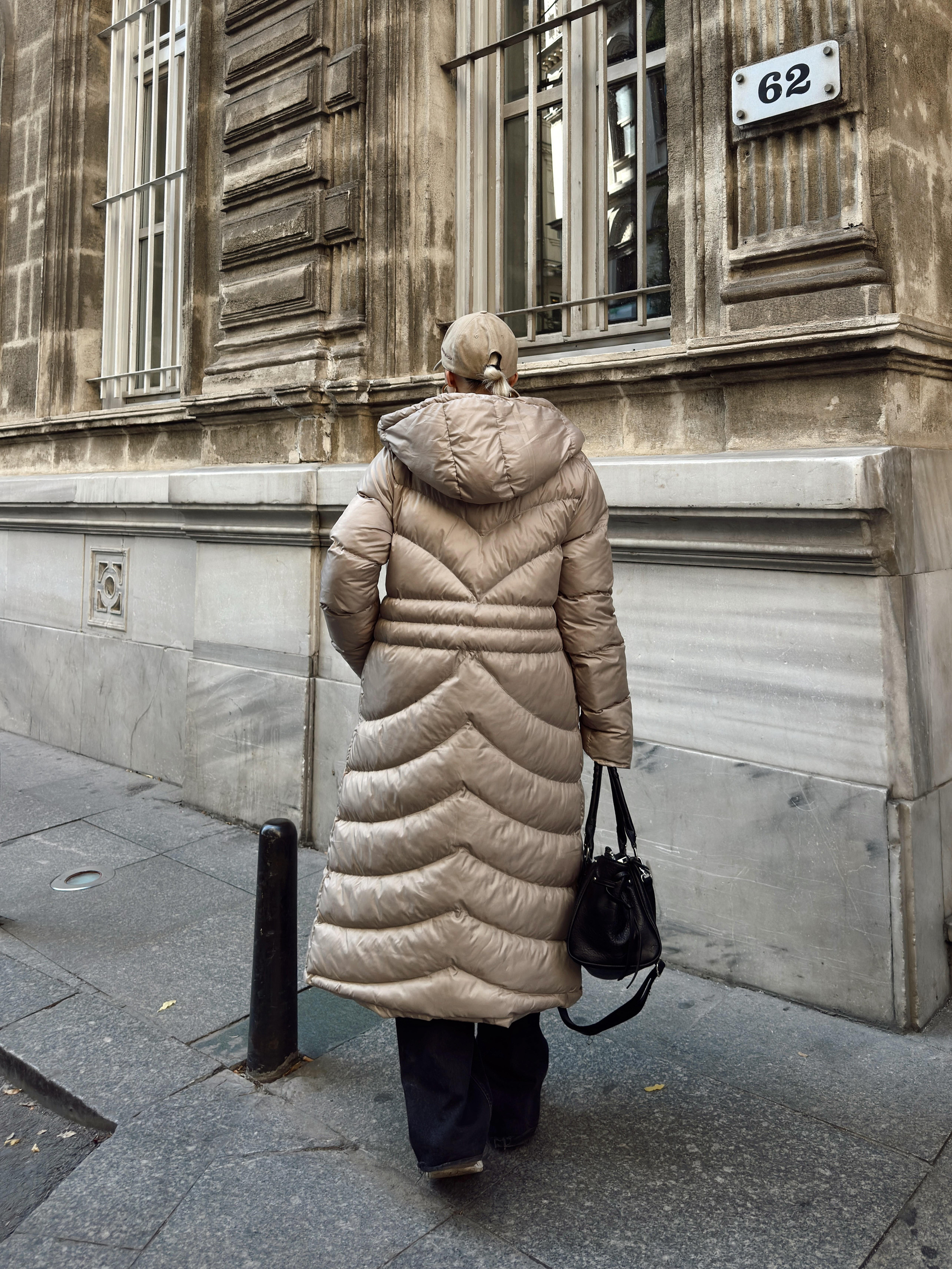 Kapüşonlu Desen Detaylı Uzun Şişme Mont TAŞ 6669