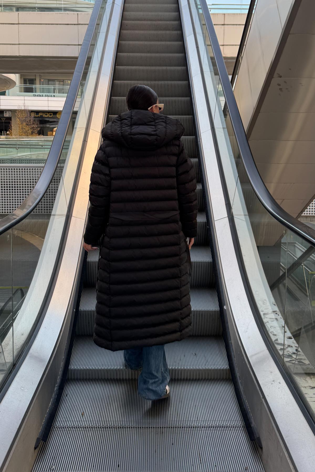 Kapüşonlu Düğme Kapamalı Uzun Şişme Mont SİYAH 6494