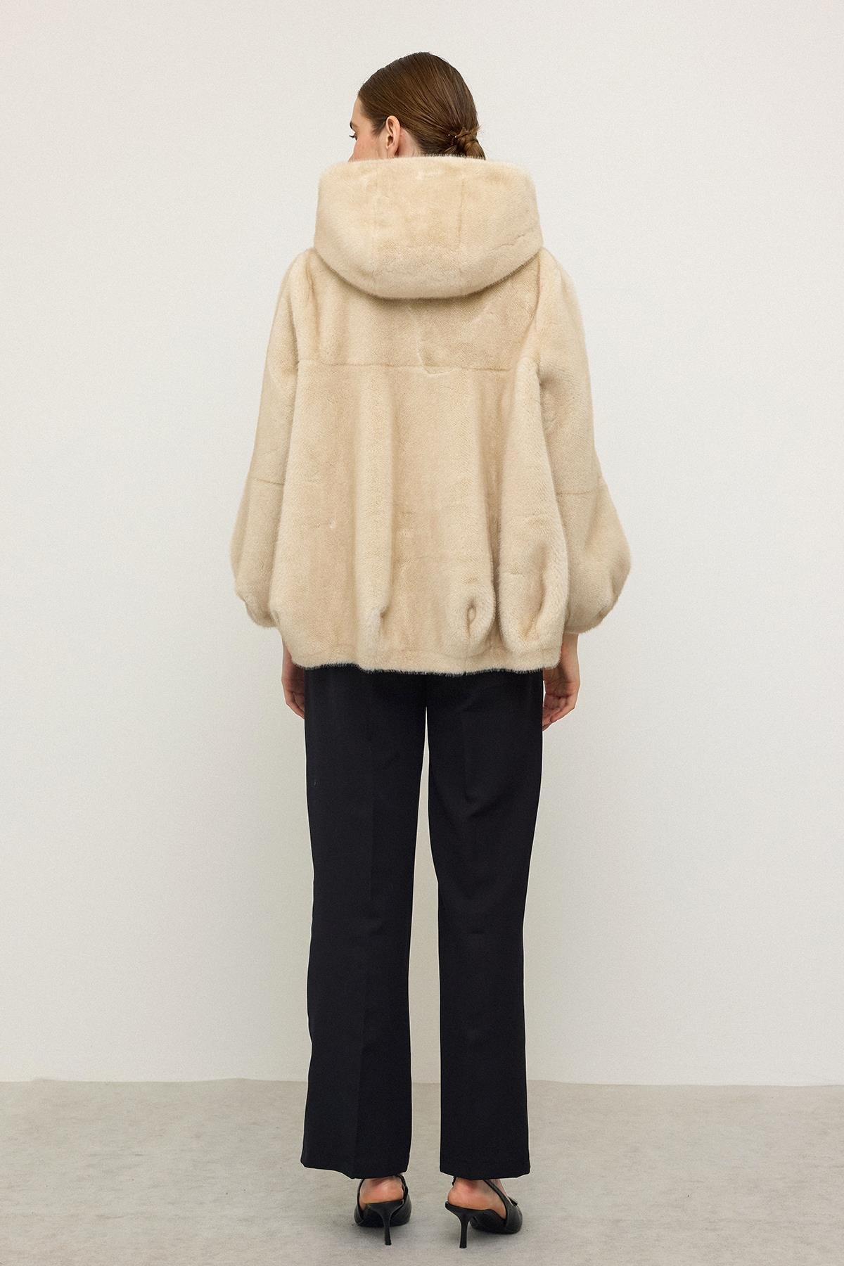 Kapüşonlu Fermuar Kapamalı Kürk Görünümlü Exclusive Ceket BEJ 1009