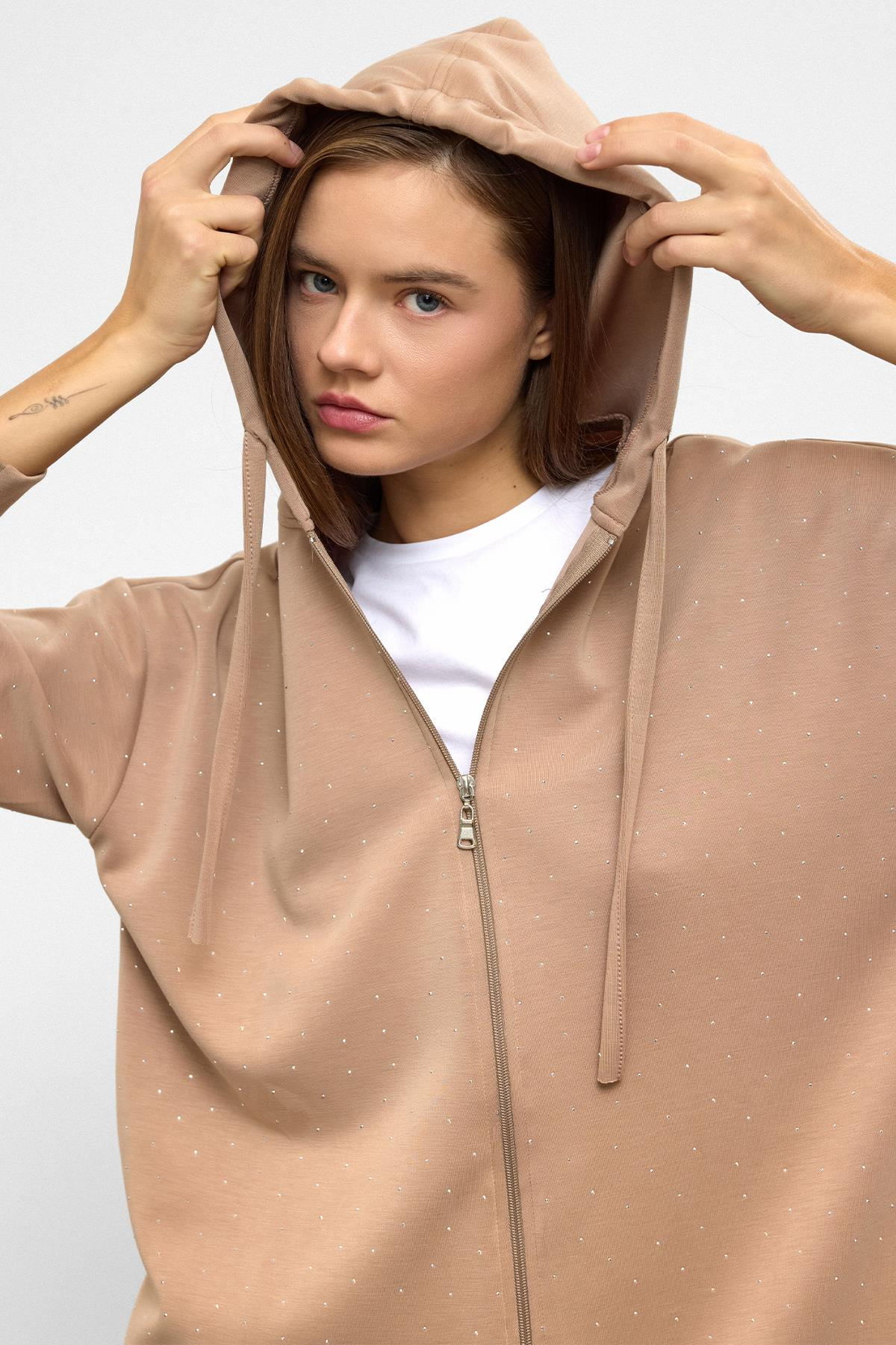 Kapüşonlu Fermuarlı Taş Bezeli Premium Kumaş Sweat Pantolon Takım KAMEL 9371-TK