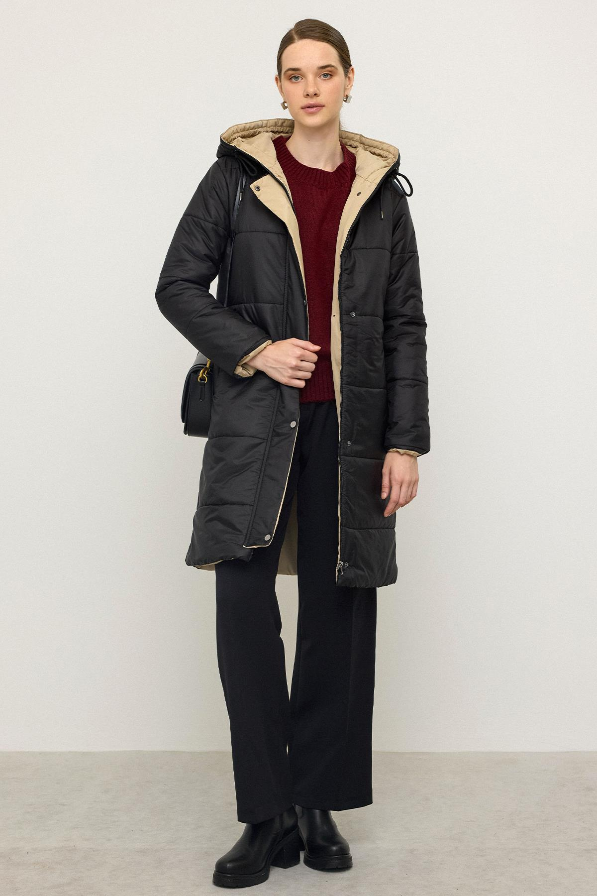 معطف غارني مبطن بغطاء للرأس ومفصل أسود 6782