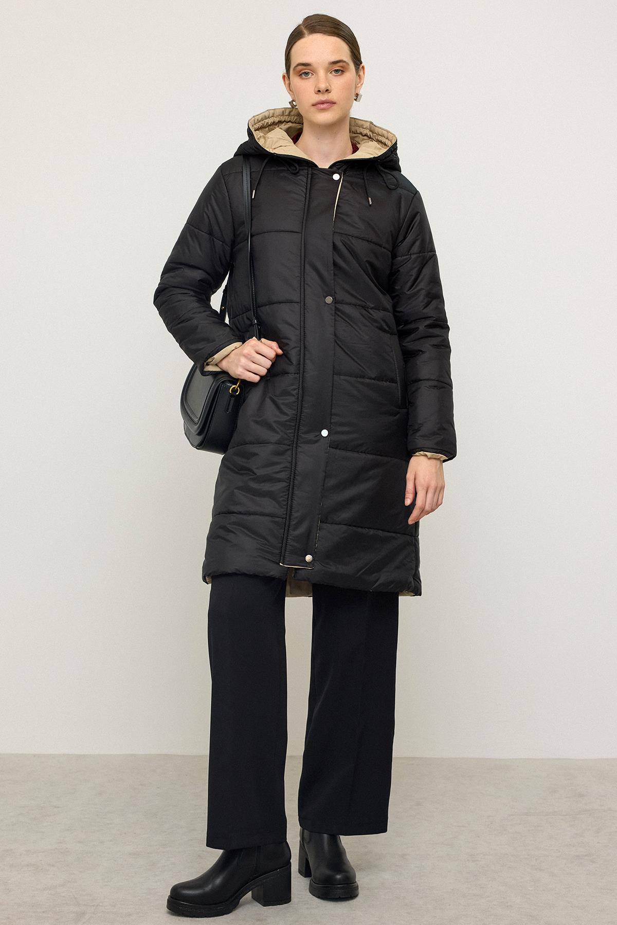 معطف غارني مبطن بغطاء للرأس ومفصل أسود 6782