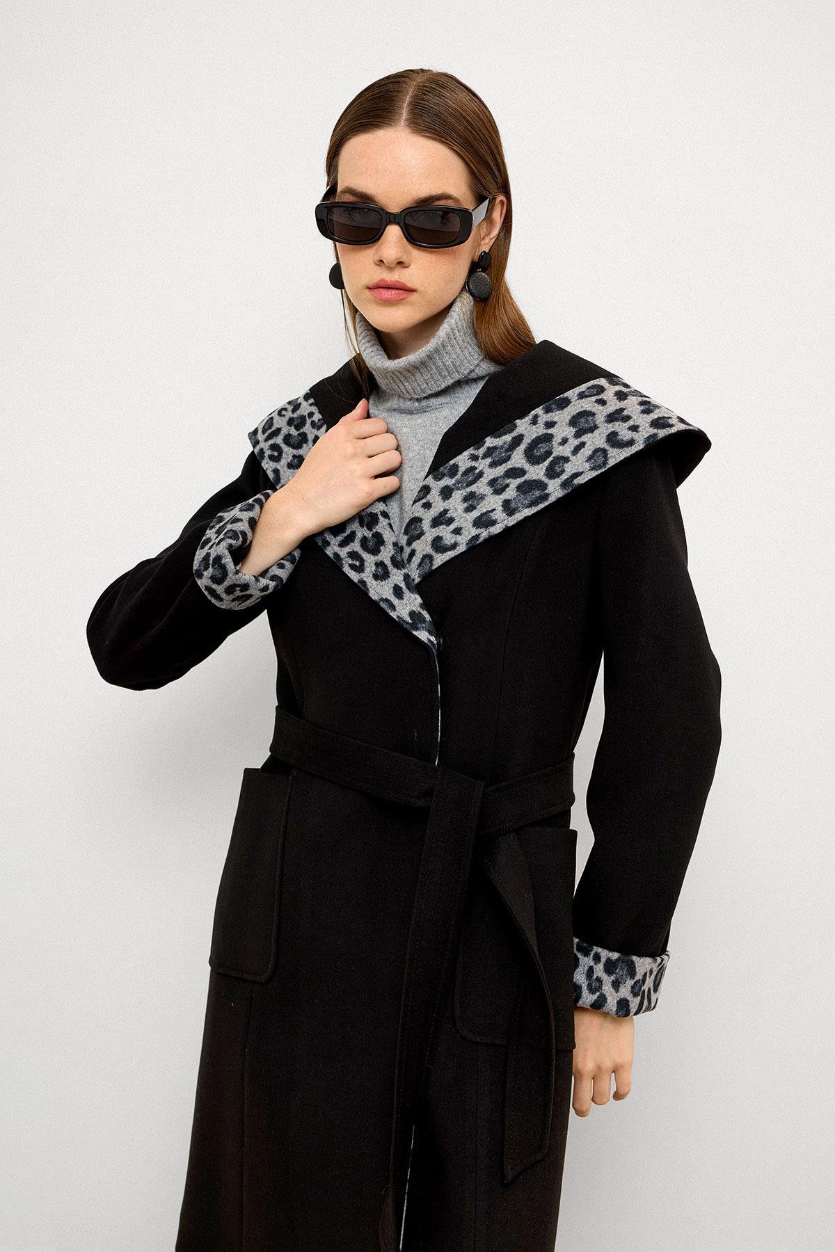 Kapüşonlu Leopar Desen Garnili Torba Cepli Kaban SİYAH 3123