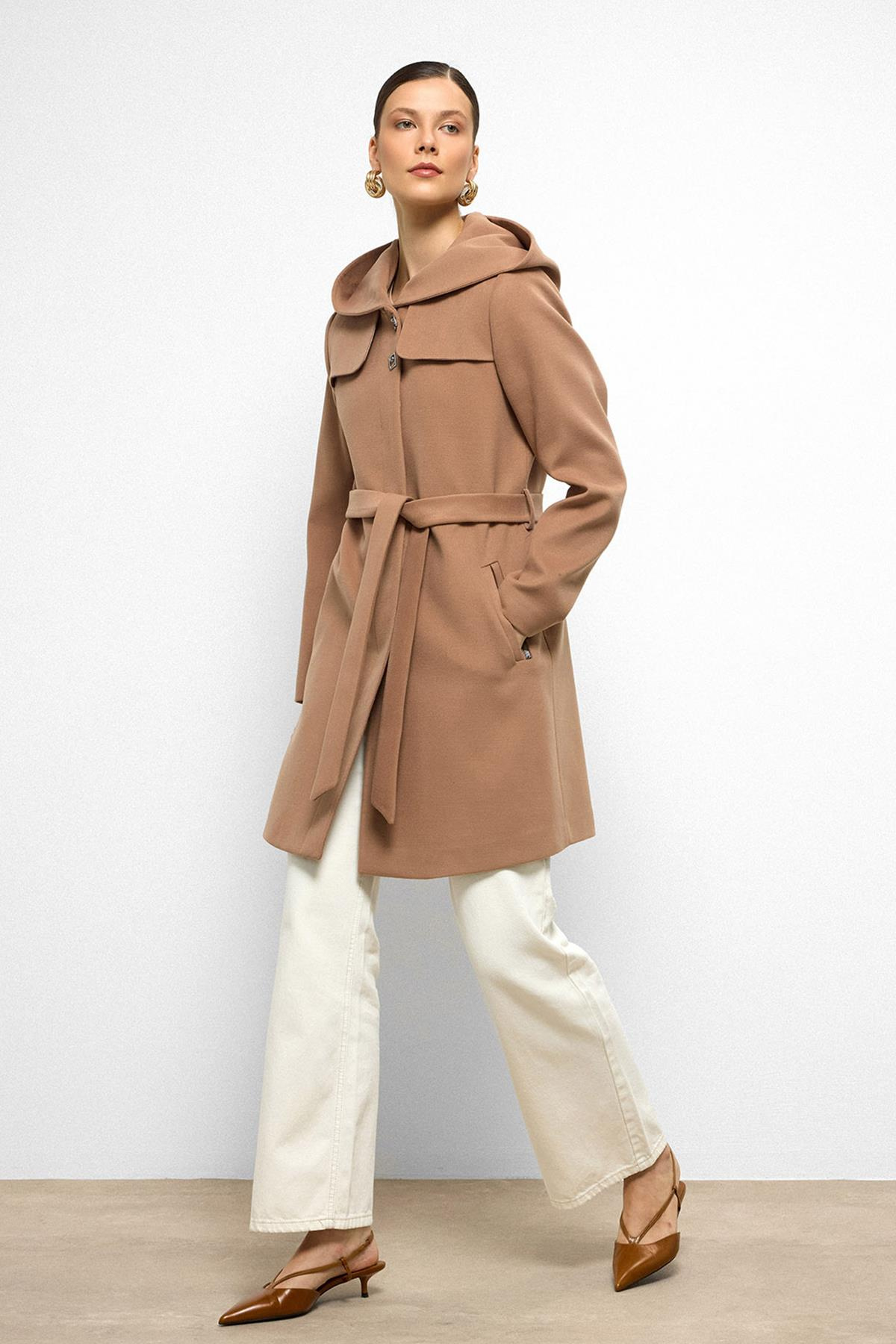 Kapüşonlu Pelerin Detaylı Kaban KAMEL 3109