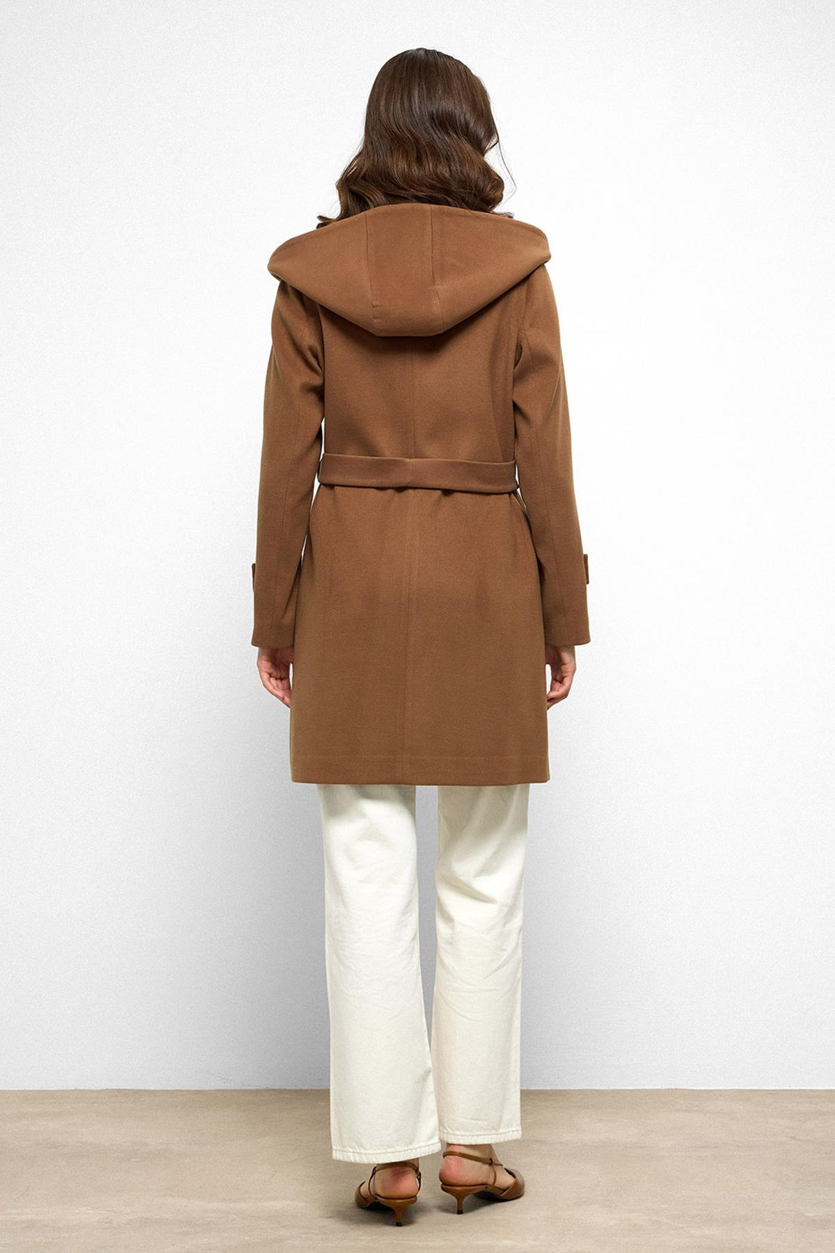 Kapüşonlu Punto Dikiş Detaylı Kaban TABA 3102