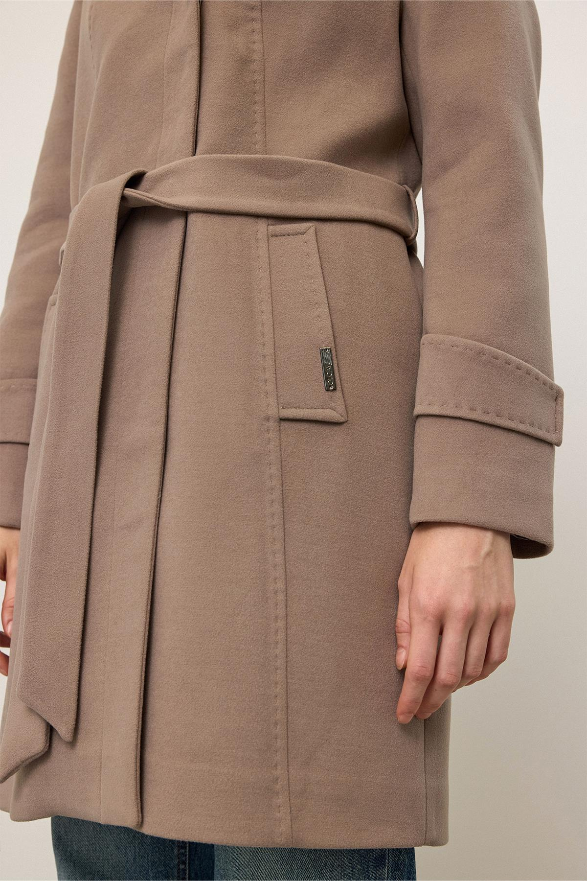 Kapüşonlu Punto Dikiş Detaylı Kaban VİZON 3102