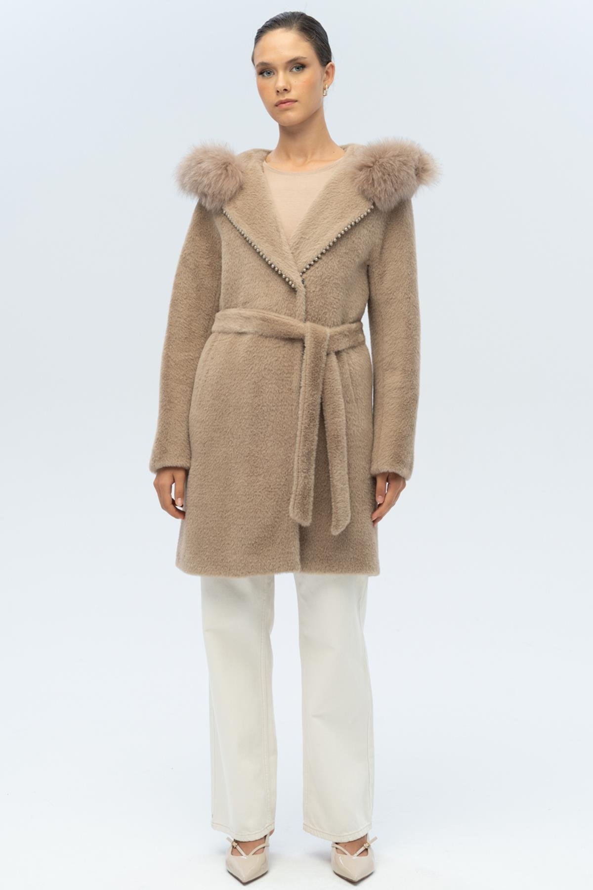 Kapüşonu Kürklü İnci Detaylı Peluş Kaban VİZON 3097-TK