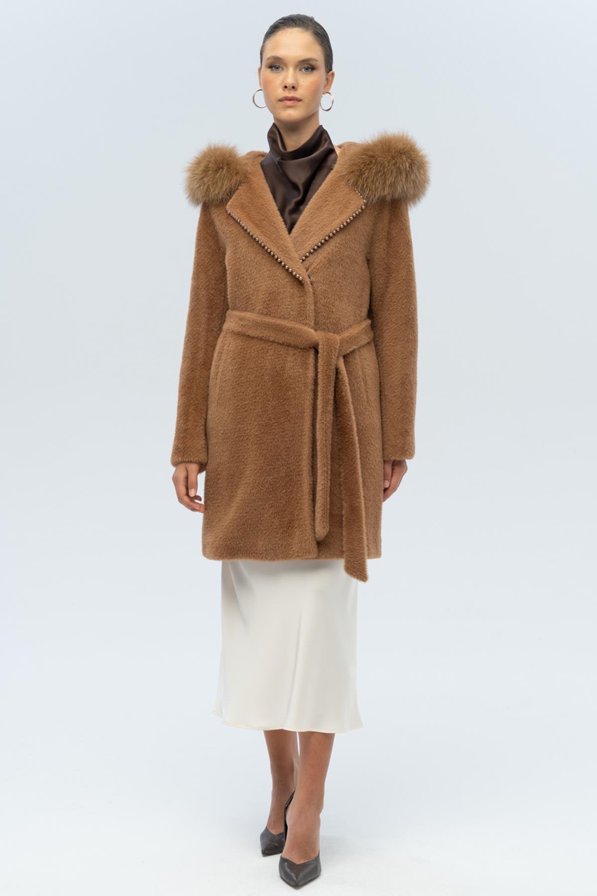 Kapüşonu Kürklü İnci Detaylı Peluş Kaban TABA 3097-TK