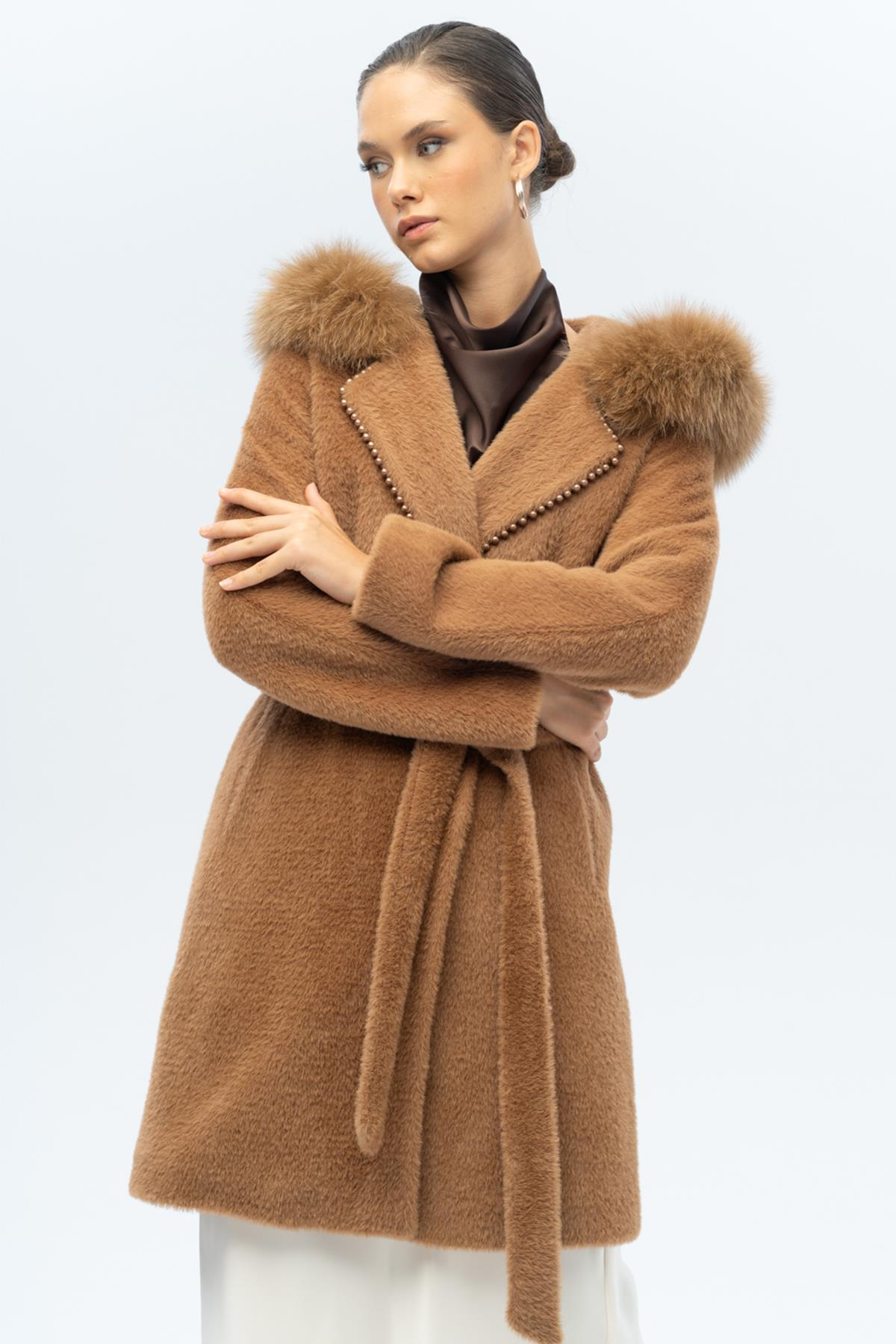 Kapüşonu Kürklü İnci Detaylı Peluş Kaban TABA 3097-TK