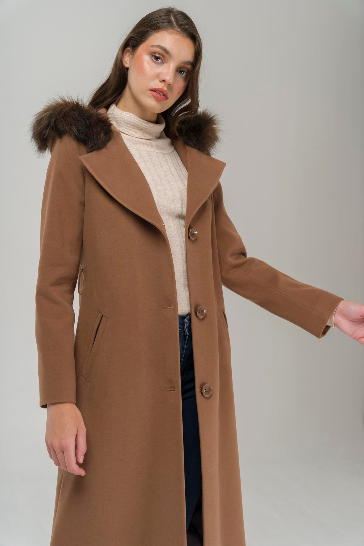 Kapüşonu Kürklü Kruvaze Ara Boy Kaban TABA 3922