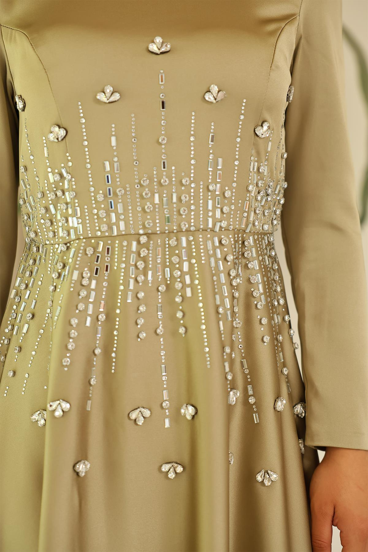 Kloş Önü Taş Desenli Saten Tesettür Abiye Elbise YAĞ YEŞİLİ 1680