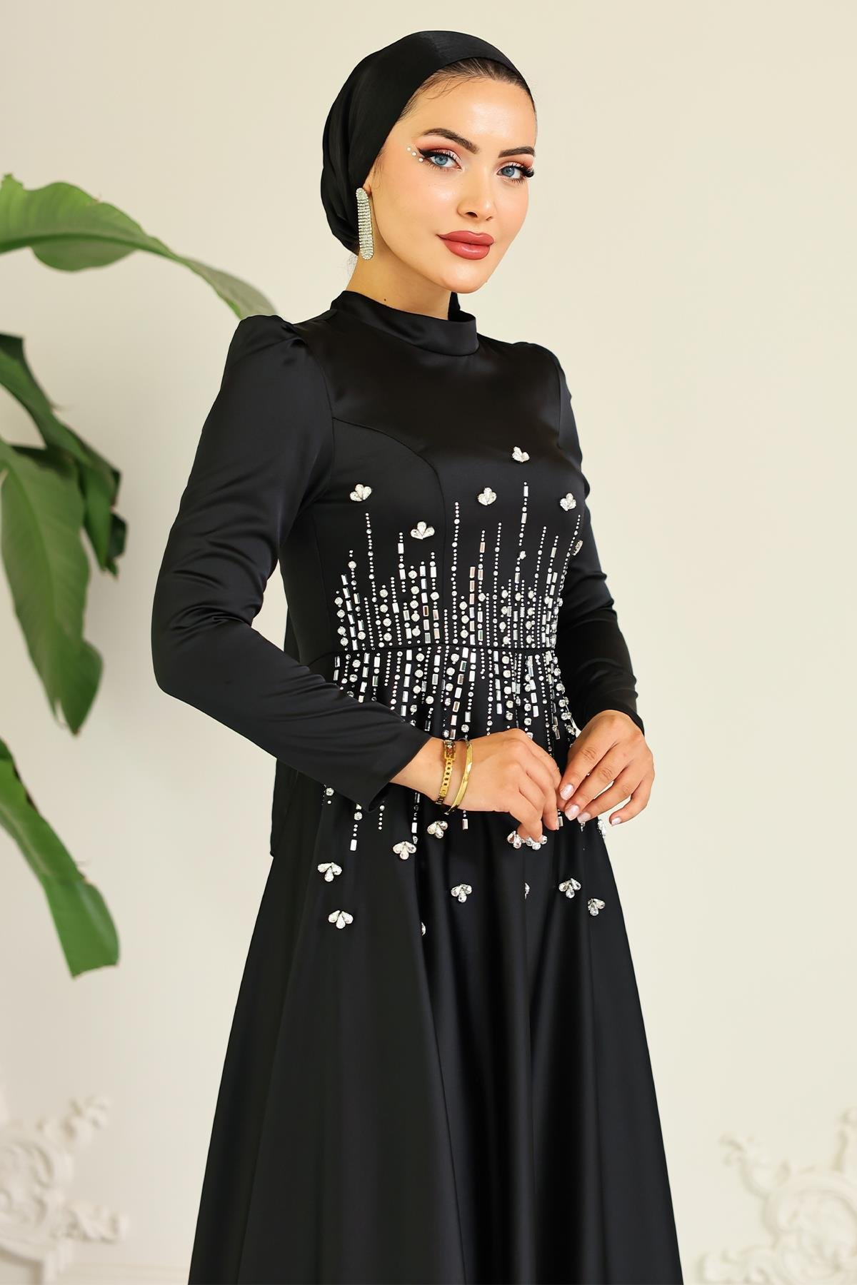 Kloş Önü Taş Desenli Saten Tesettür Abiye Elbise SİYAH 1680