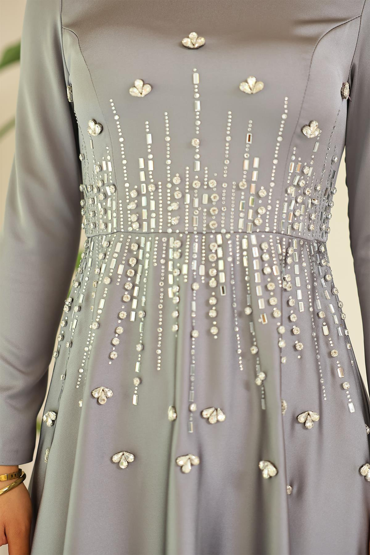 Kloş Önü Taş Desenli Saten Tesettür Abiye Elbise GÜMÜŞ 1680