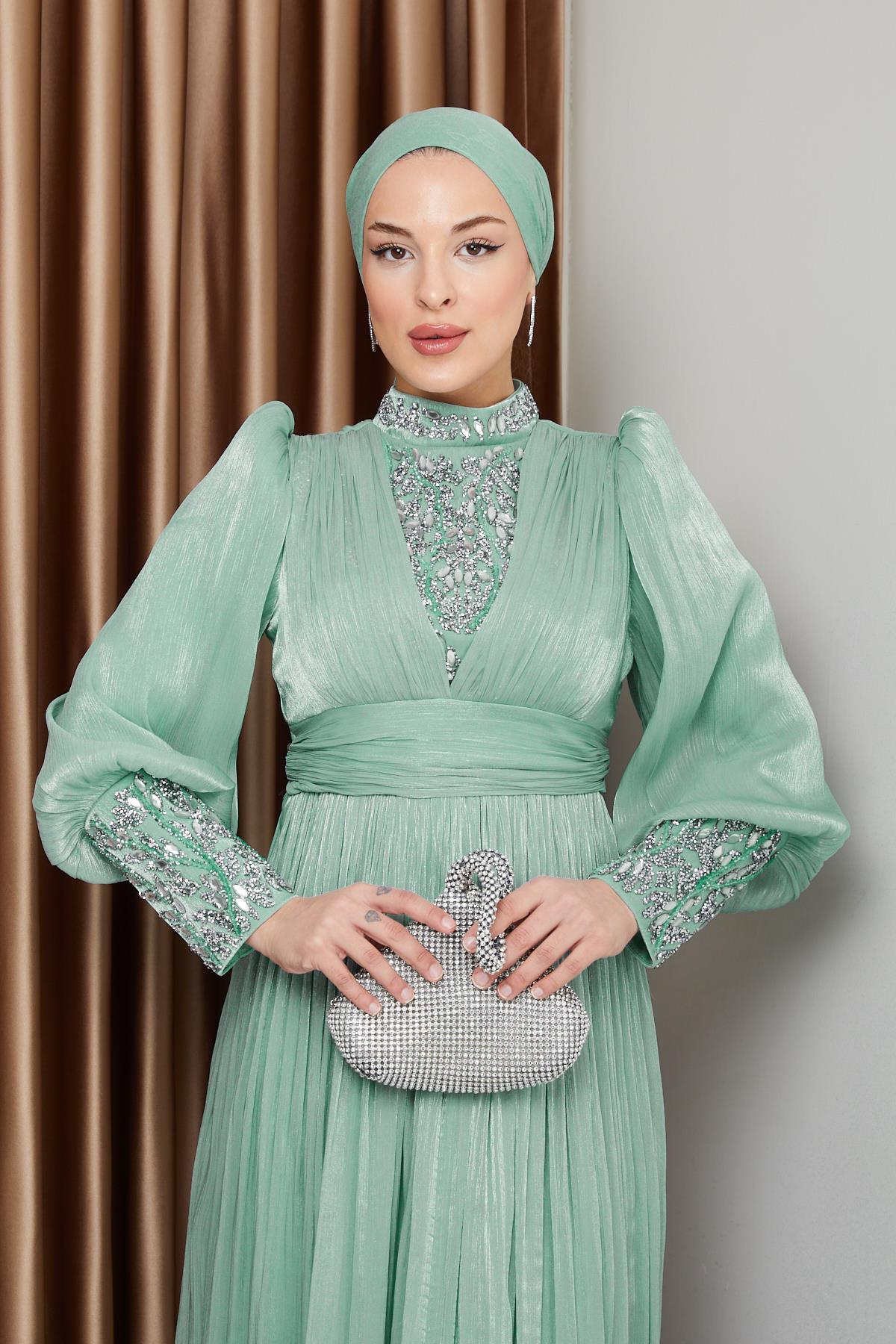 Kolları ve Önü Taş Bezeli Yorgo İpek Tesettür Abiye Elbise MİNT 1239