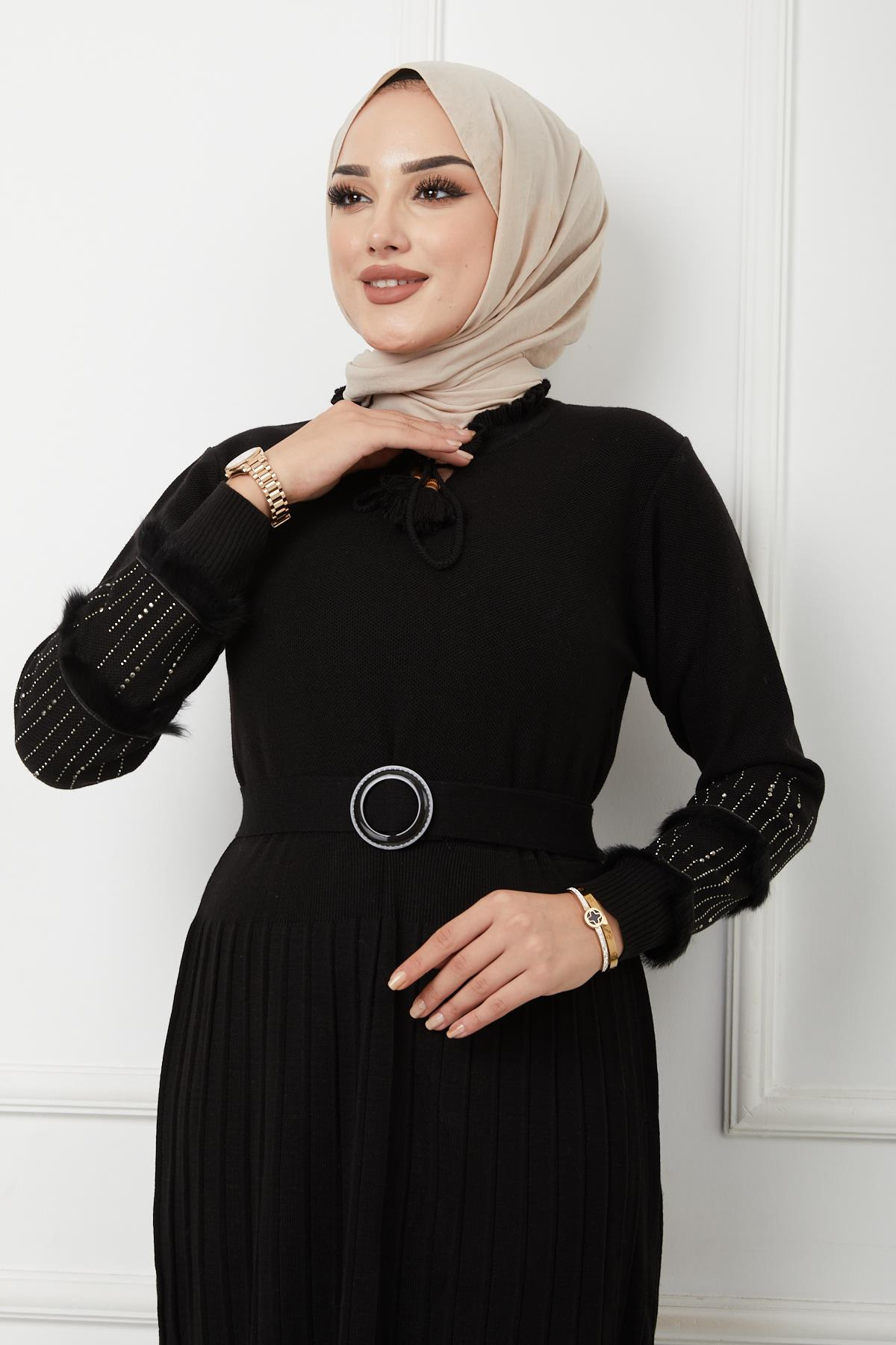 Kolu Taş ve Kürk Detaylı Kemerli Triko Elbise SİYAH 9187-E