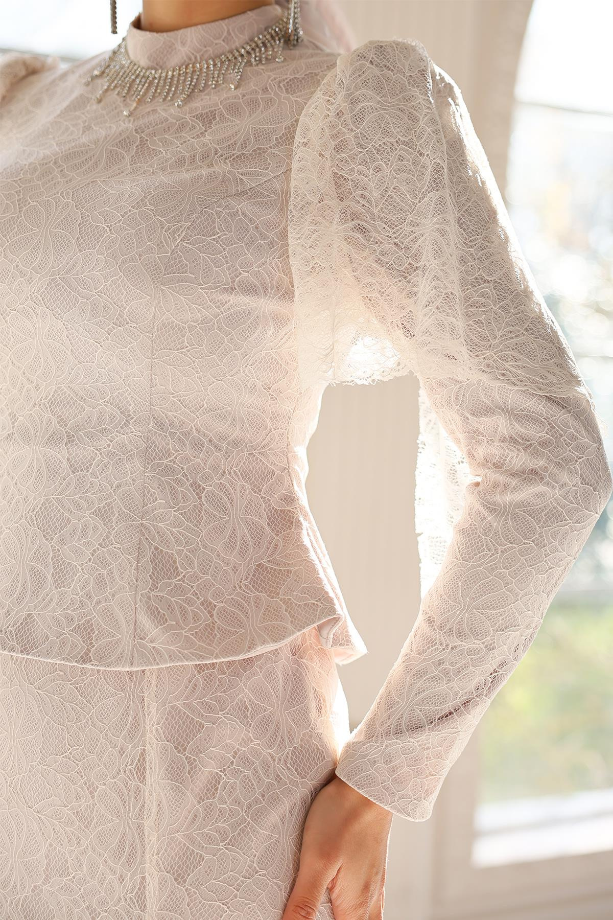 Kolye Detaylı Balık Model Dantel Tesettür Abiye Elbise TAŞ 1058