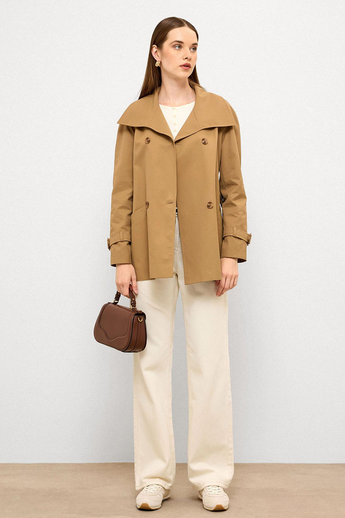 Kruvaze Reglan Kol Su İtici Özellikli Kısa Trençkot KAMEL 6762