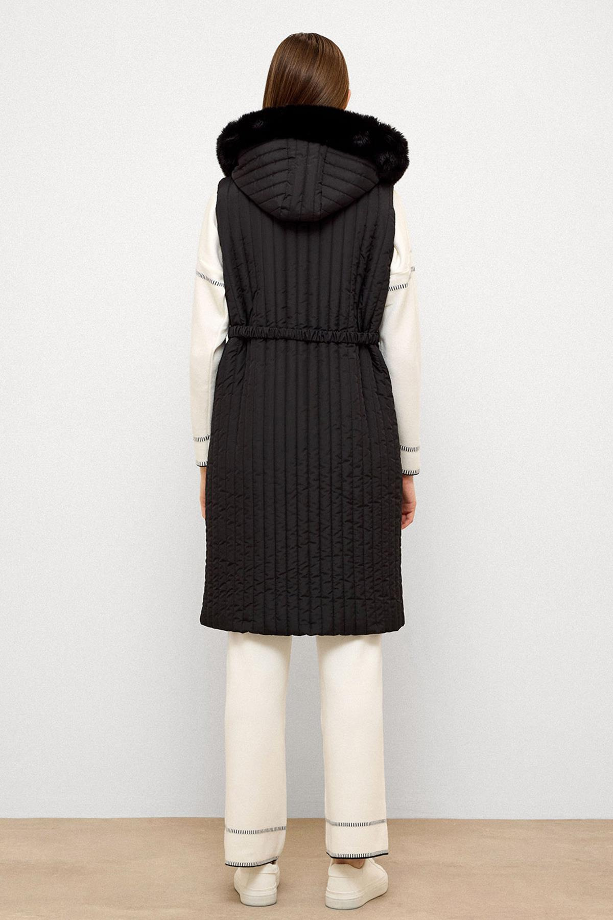 Kürklü Çıkabilen Kapüşonlu Kemer Detaylı Kapitone Yelek SİYAH 8263